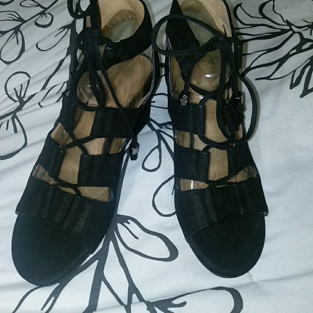 *NEW* Antonio Melani Heels